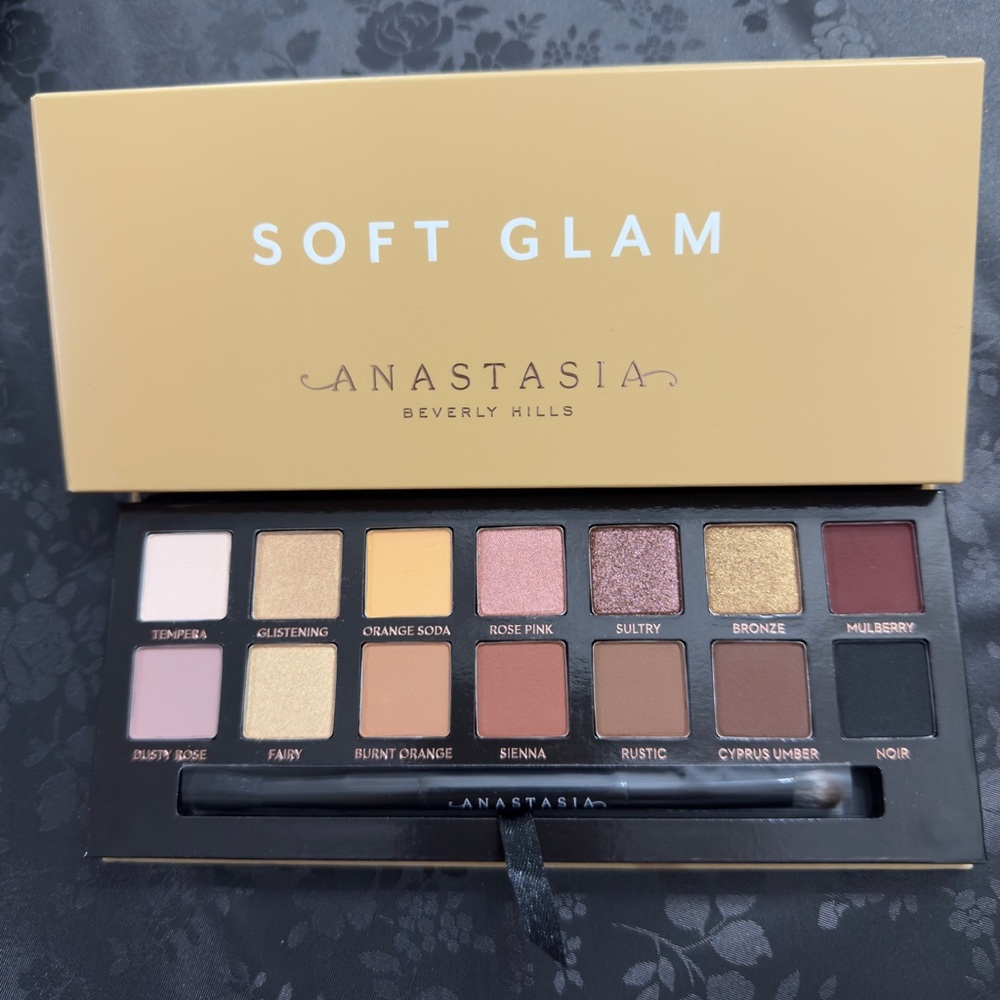 NIB Anastasia Beverly Hills Soft Glam Palette